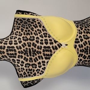 NWOT VS Set of 2 34D Bras